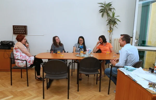 Dvojjazyčné asistentky 